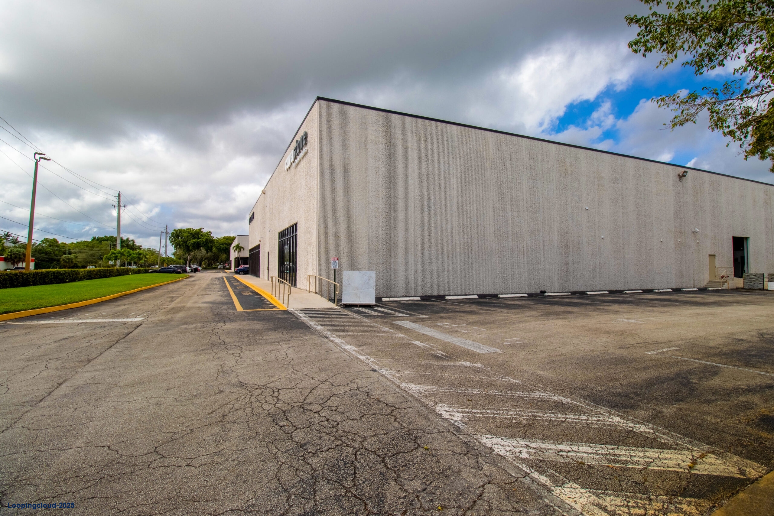 Warehouse 18,000 Sq Ft