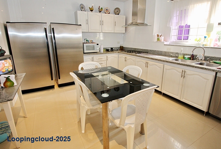 Alcazar Apartment 202