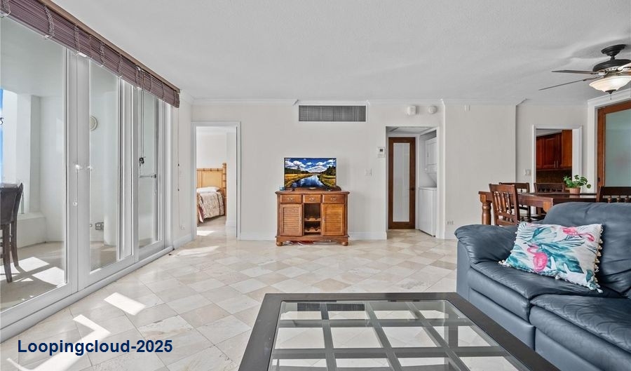 5005 Collins Ave # 615