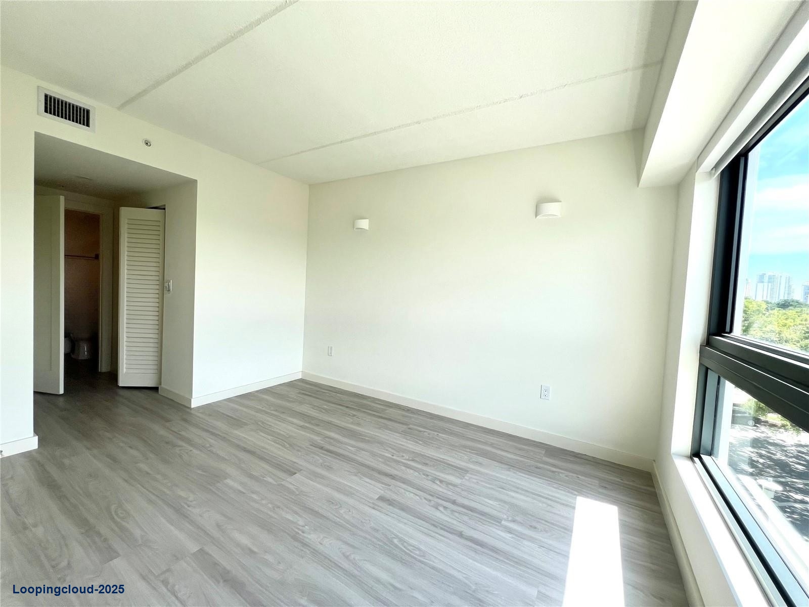 2285 SW 27th St # 402