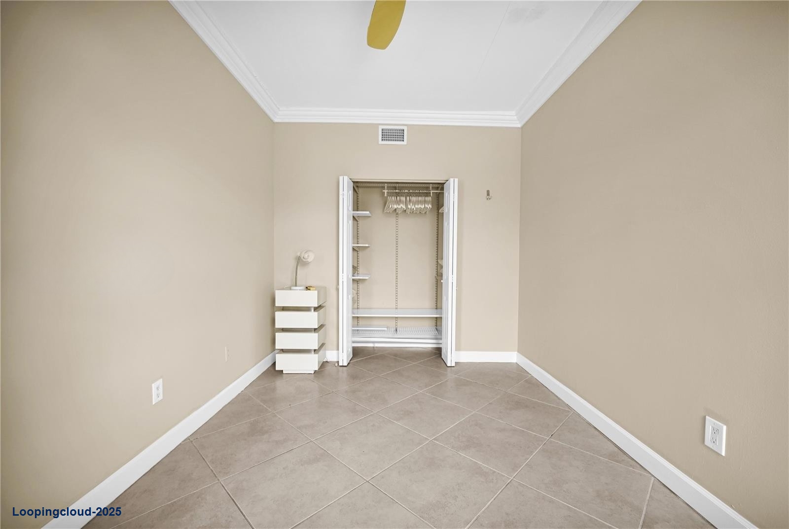1559 Michigan Ave # 303