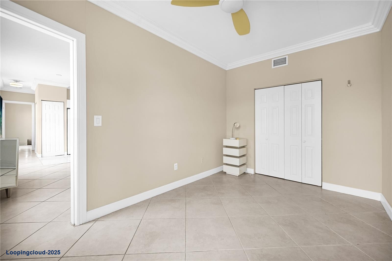 1559 Michigan Ave # 303