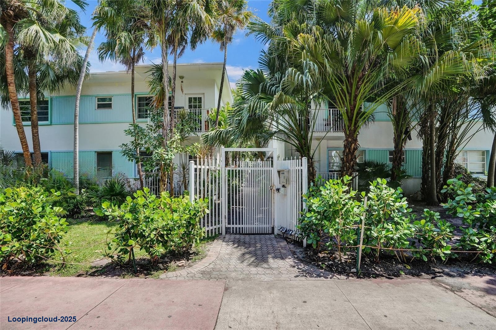 Renovated Art Deco Studio with Private Courtyard in South Beach
