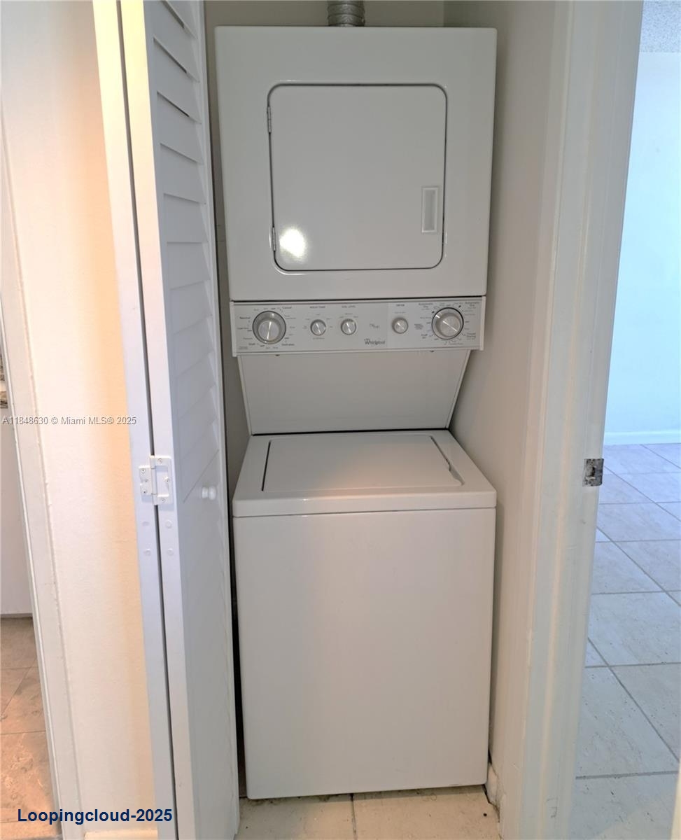 Stunning Aventura Condo with Granite Kitchen & Resort Amenities
