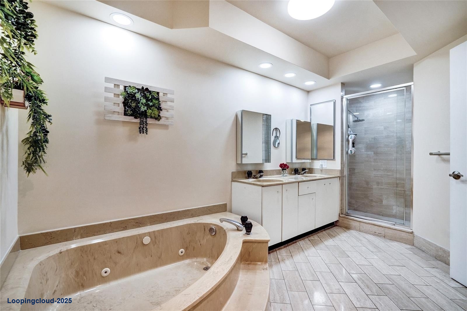 Stunning 2-Bed Condo with Ocean & Intracoastal Views in Aventura
