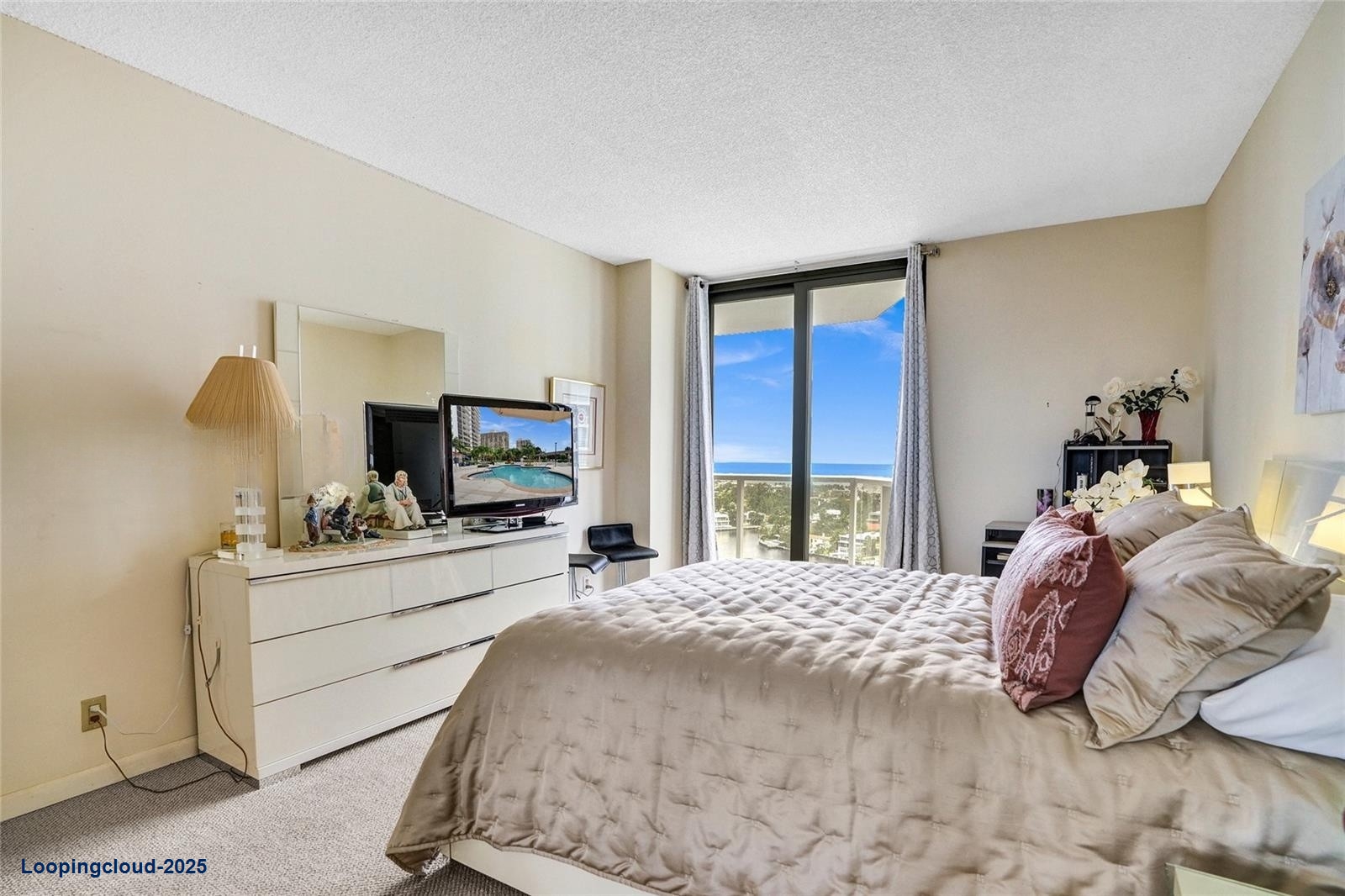 Stunning 2-Bed Condo with Ocean & Intracoastal Views in Aventura