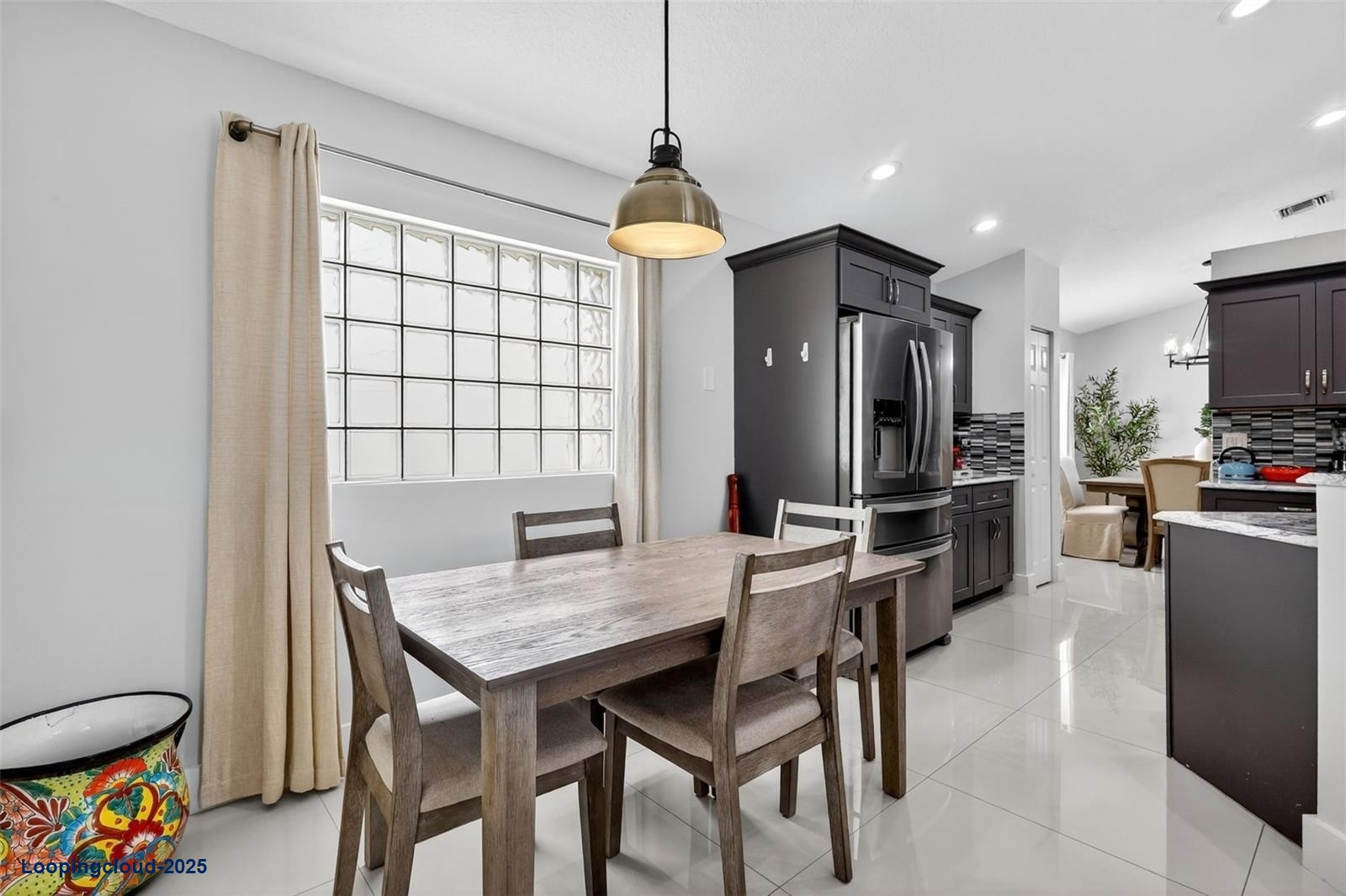 Lakeridge Greens Gem: Courtyard Home with Flexible 3rd Bedroom