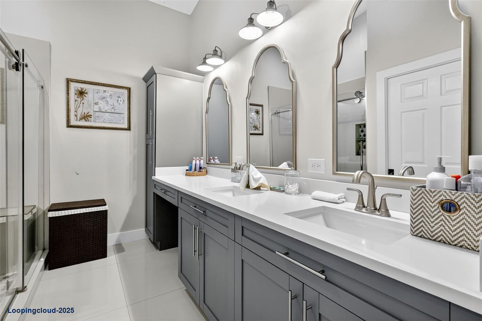 Lakeridge Greens Gem: Courtyard Home with Flexible 3rd Bedroom