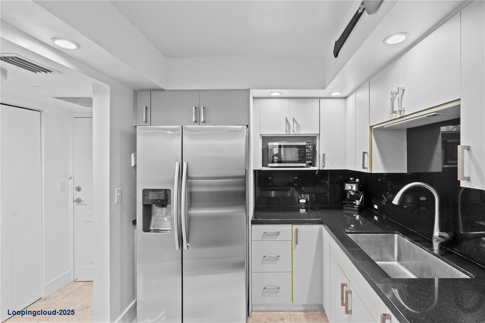 Beautiful 1-Bed/1.5-Bath Aventura Condo with Intracoastal Views