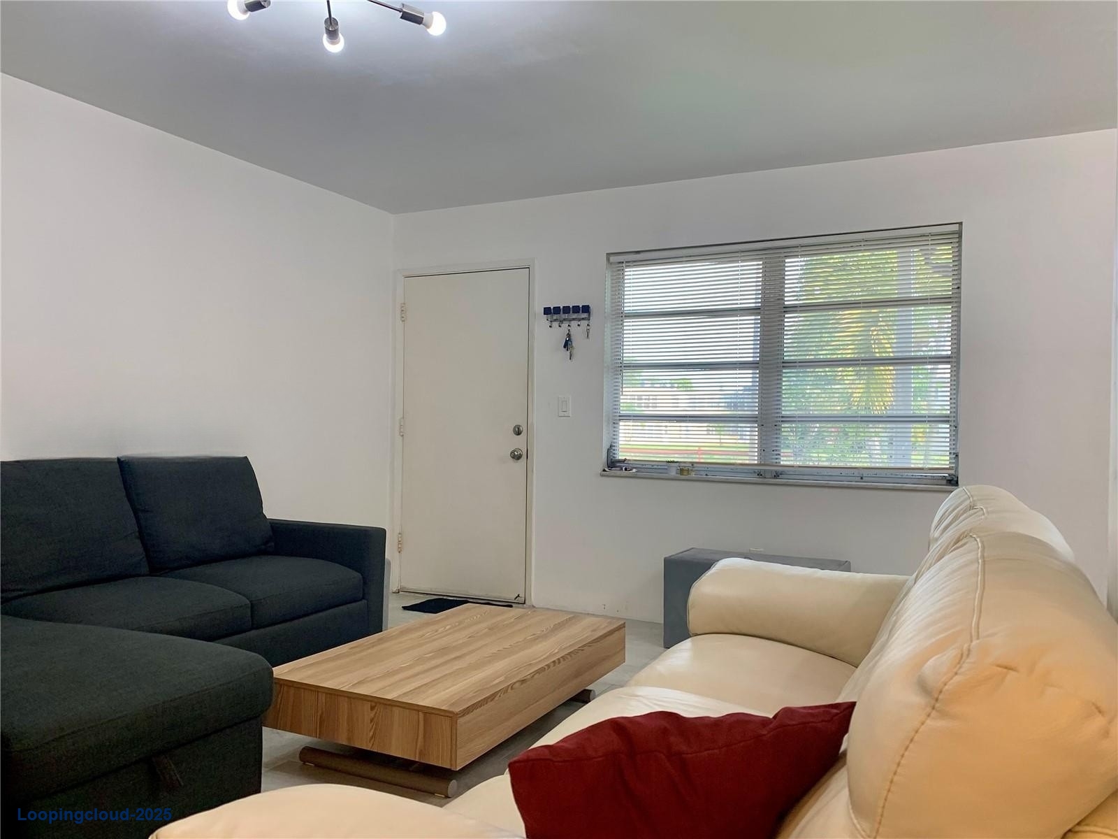 1 Bed Condo 692Feet2 at Miami Gardens