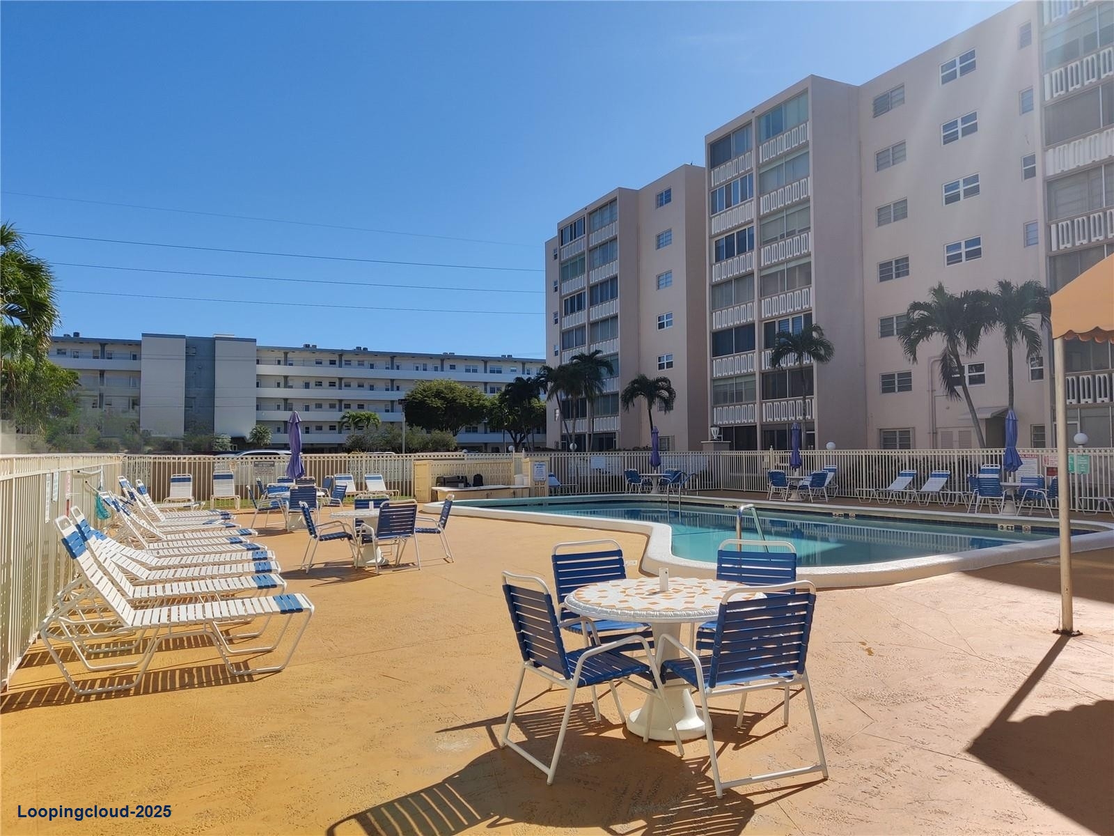 2 Bedroom Condo 1092Feet2 in Hallandale Beach