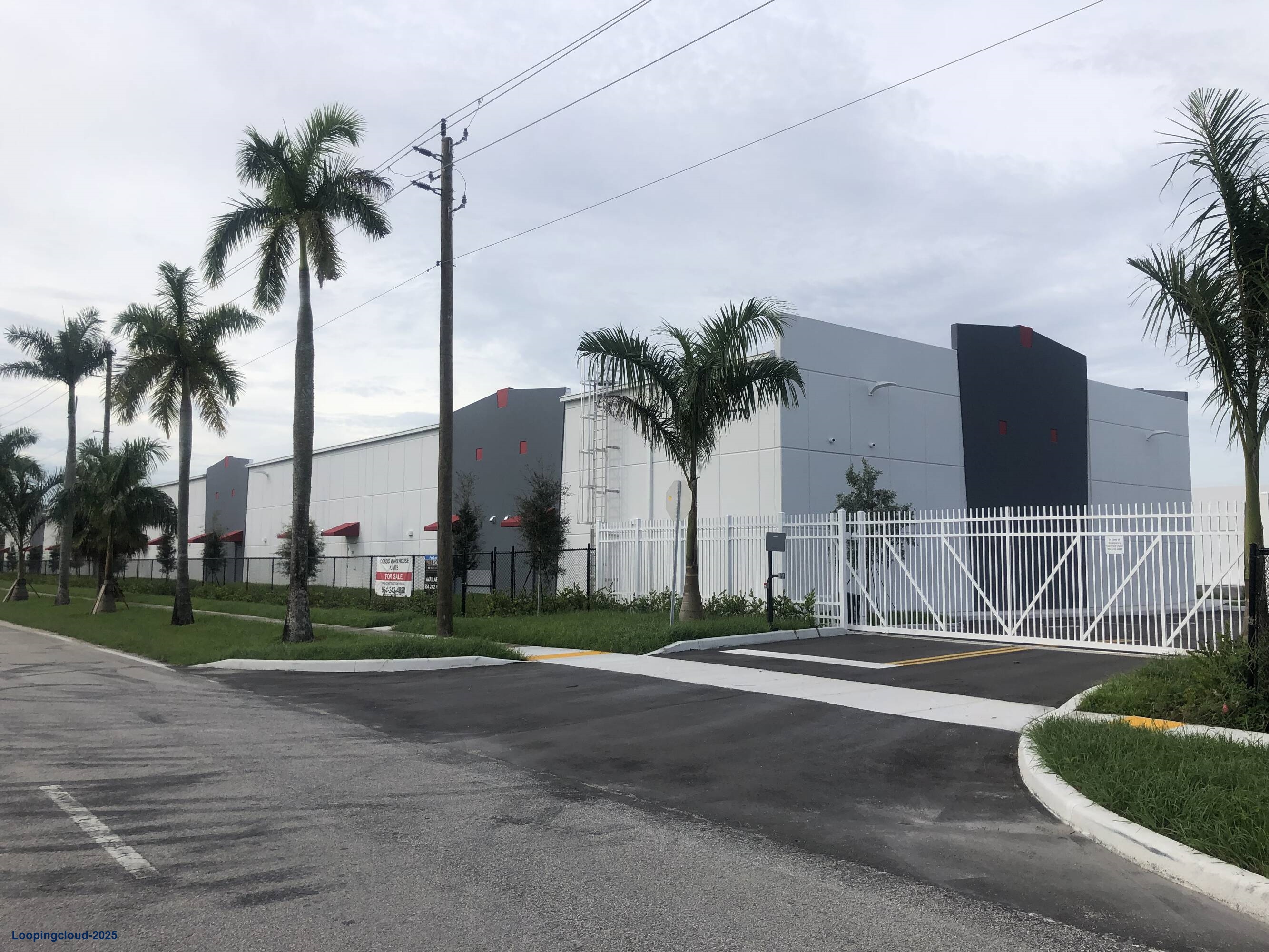 Prime Warehouses Next to Ocean Reef - Storage/Owner User