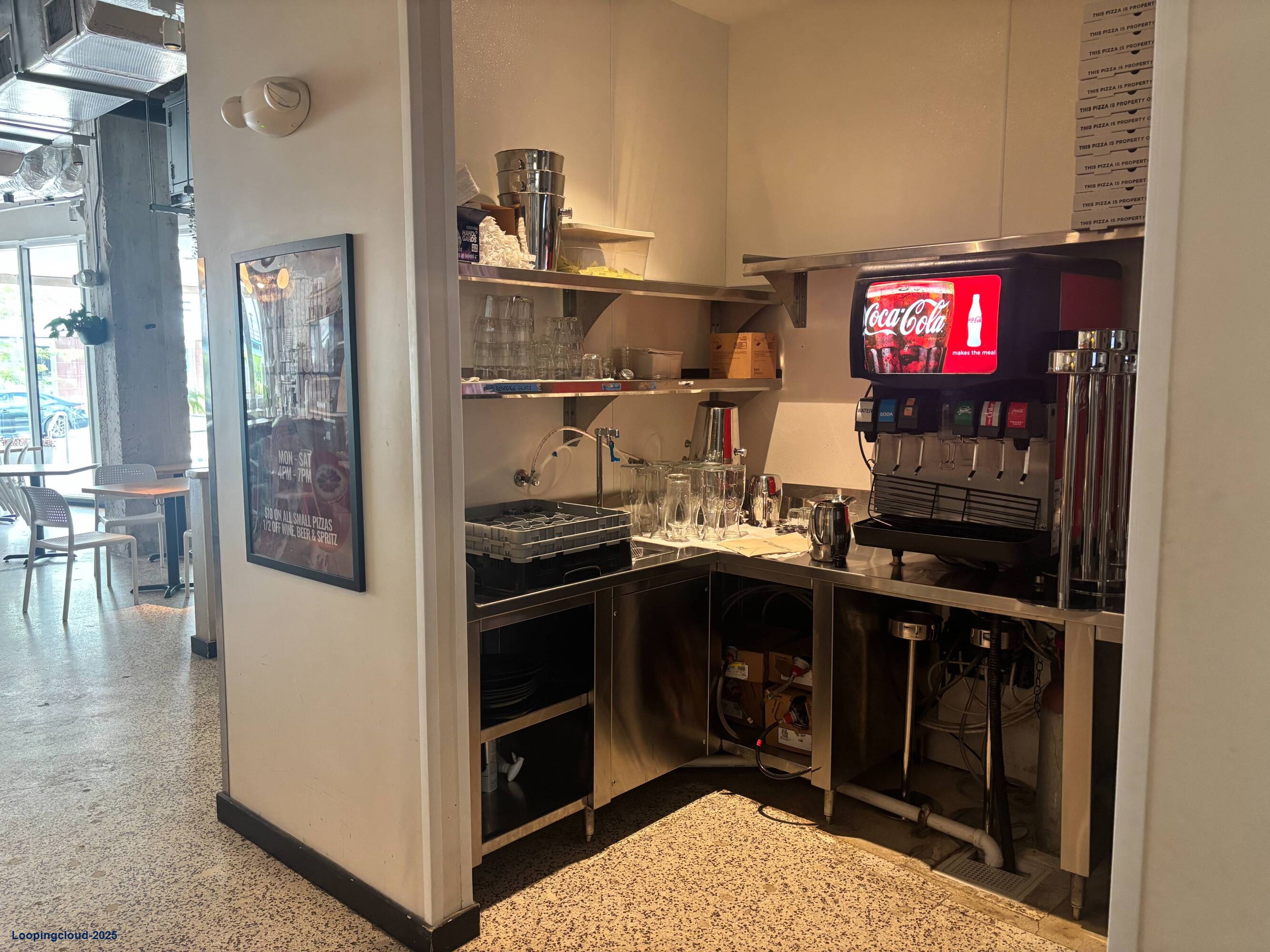 TURN- KEY RESTAURANT IN MIAMI BEACH WITH HIGH VISIBILITY