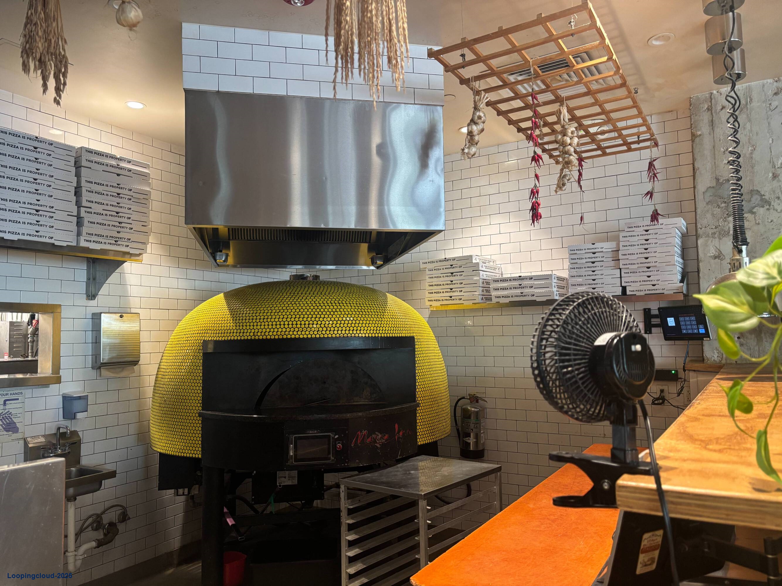 TURN- KEY RESTAURANT IN MIAMI BEACH WITH HIGH VISIBILITY