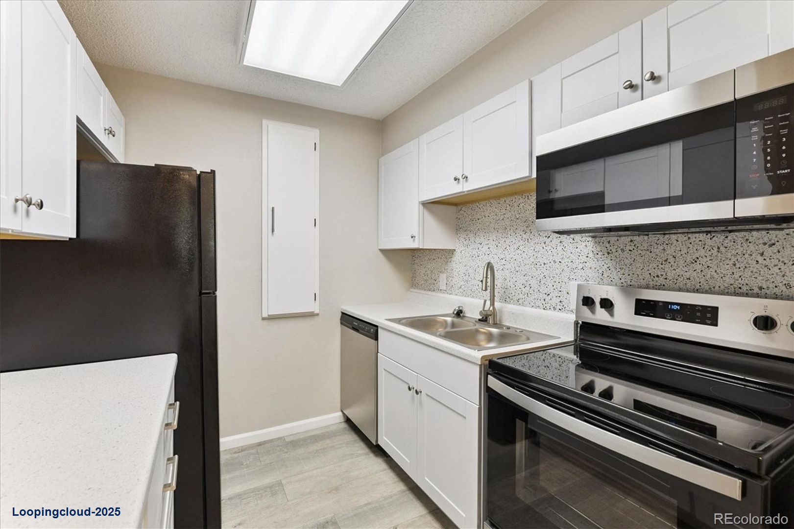 Stunning Remodeled Ground Floor Unit!