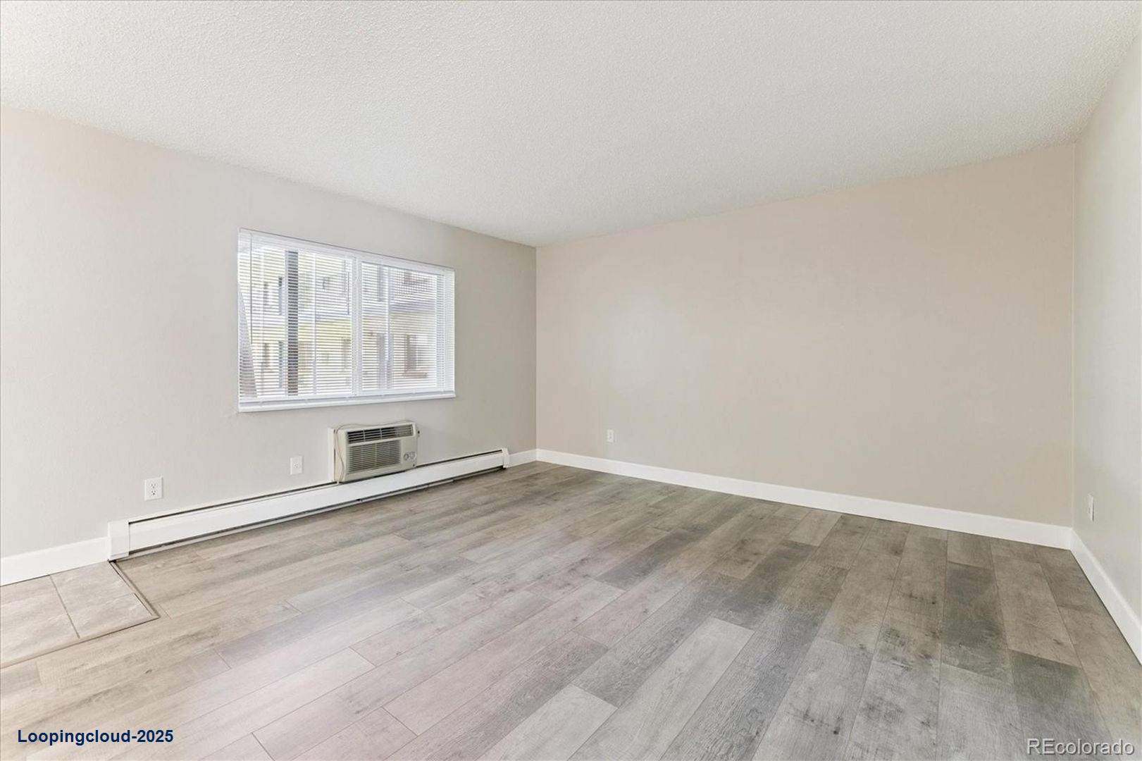 Stunning Remodeled Ground Floor Unit!