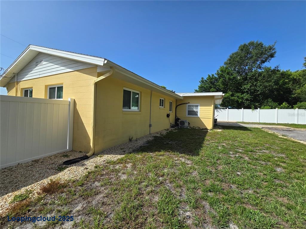 Single Family Residence 3 Bedrooms 1184SqFt at DEBARY