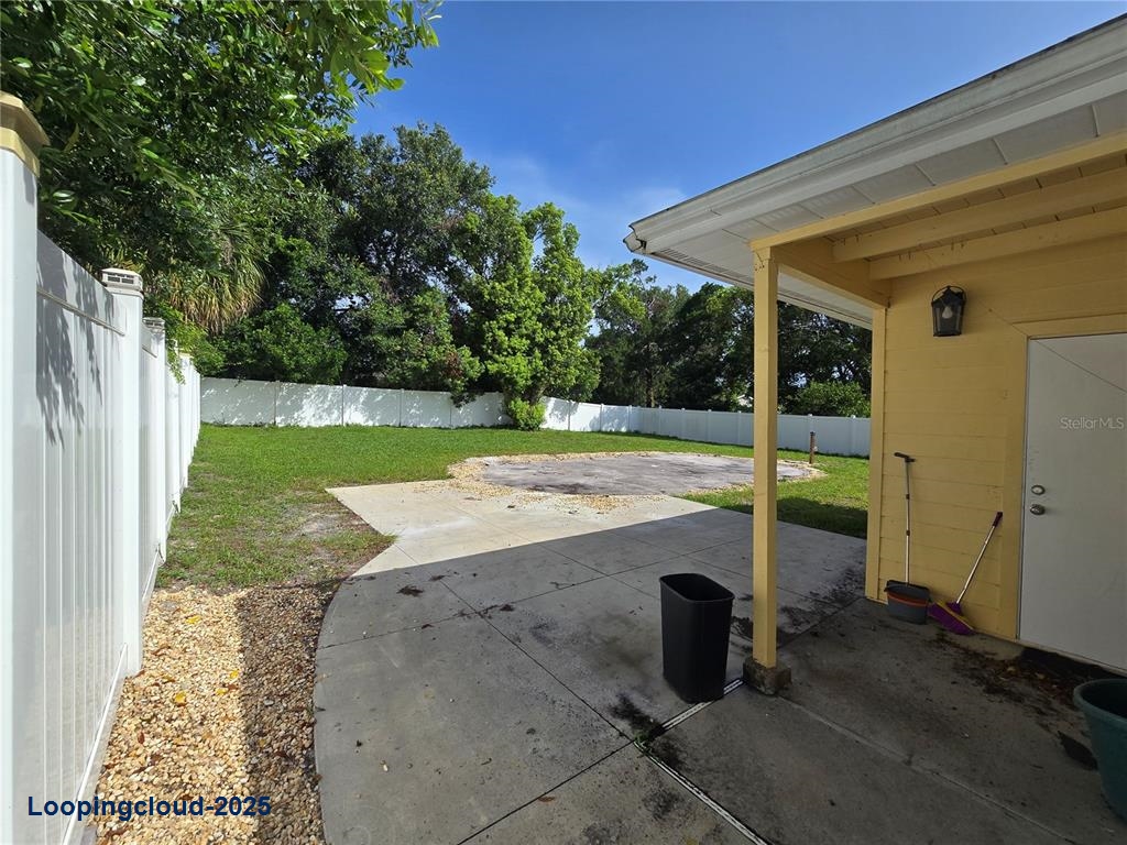 Single Family Residence 3 Bedrooms 1184SqFt at DEBARY