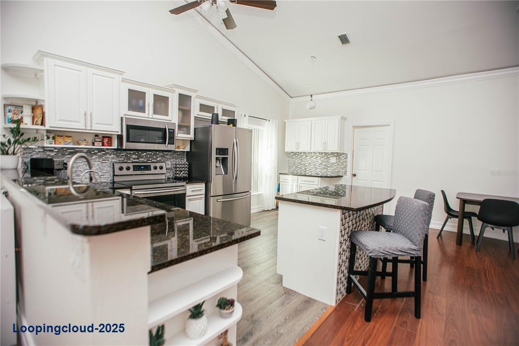 Single Family Residence 3 Bedrooms 1637SqFt at LAKE MARY