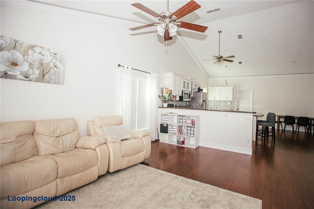 Single Family Residence 3 Bedrooms 1637SqFt at LAKE MARY