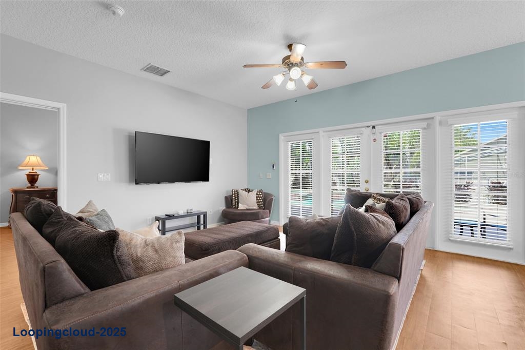 Single Family Residence 6 Bedrooms 2681SqFt at KISSIMMEE