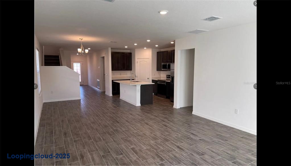 Single Family Residence 5 Bedrooms 2155SqFt at DAVENPORT