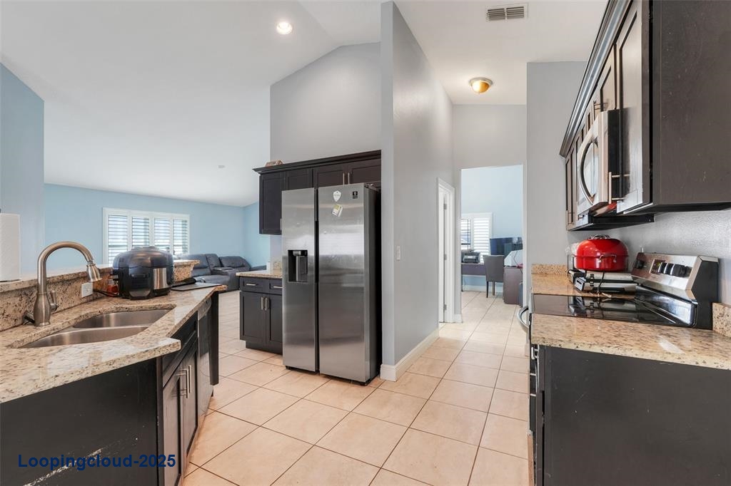 Single Family Residence 4 Bedrooms 1999SqFt at KISSIMMEE