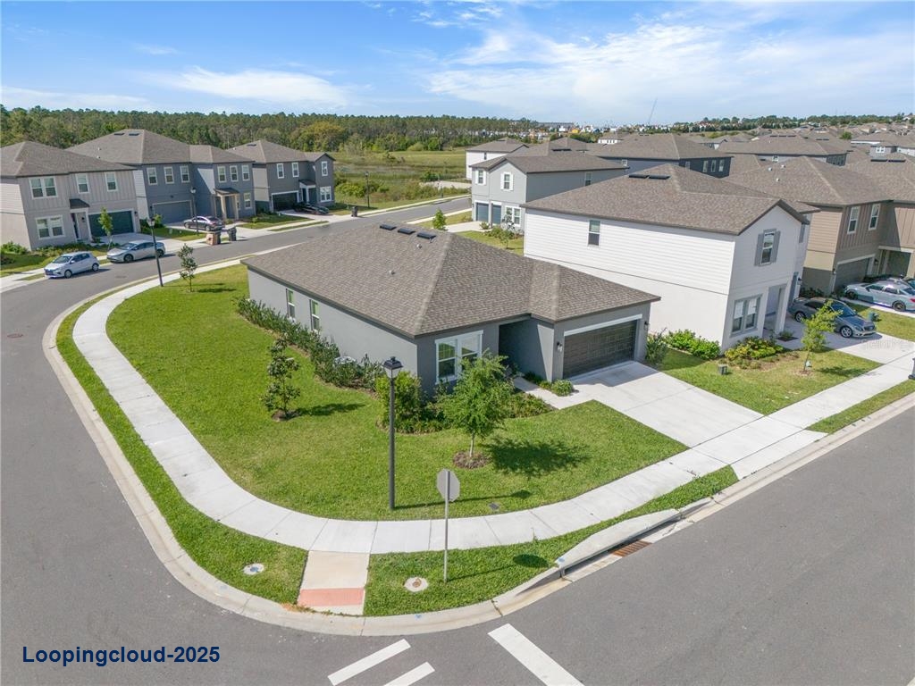 Single Family Residence 4 Bedrooms 1910SqFt at DAVENPORT