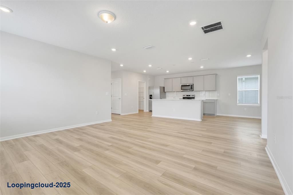 Single Family Residence 4 Bedrooms 1715SqFt at ORLANDO