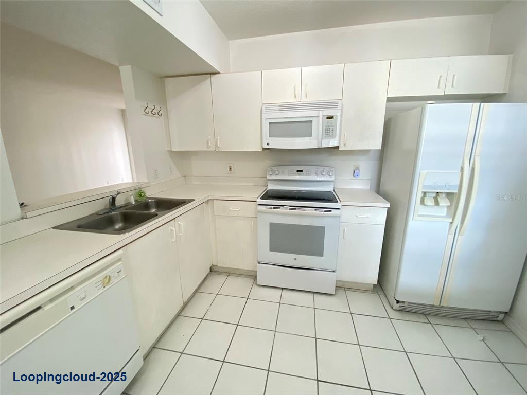 Condominium 3 Bedrooms 1200SqFt at ORLANDO - MLS O6337558