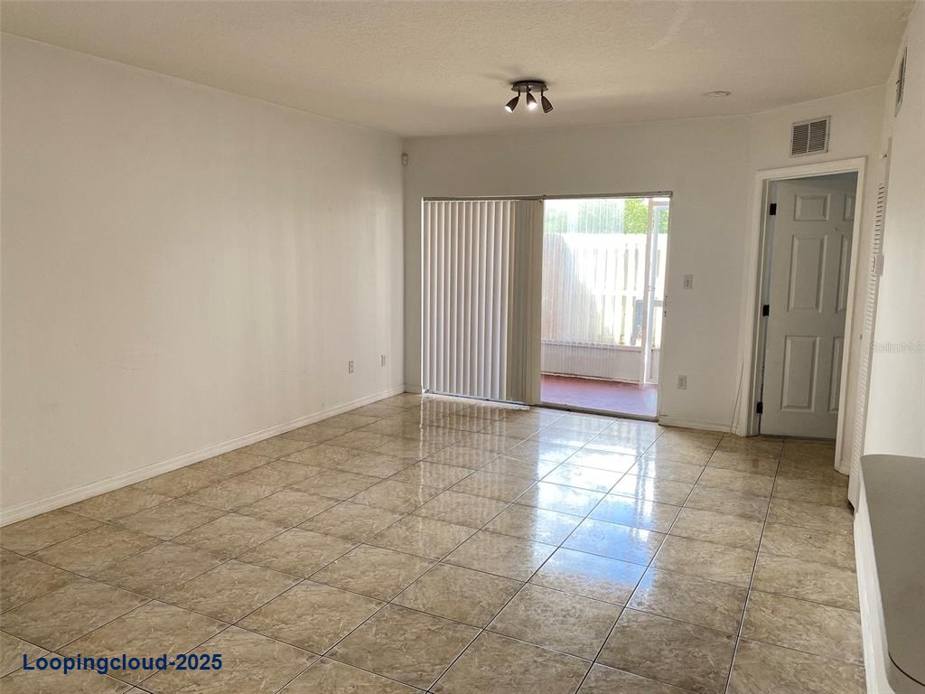 Condominium 3 Bedrooms 1200SqFt at ORLANDO - MLS O6337558