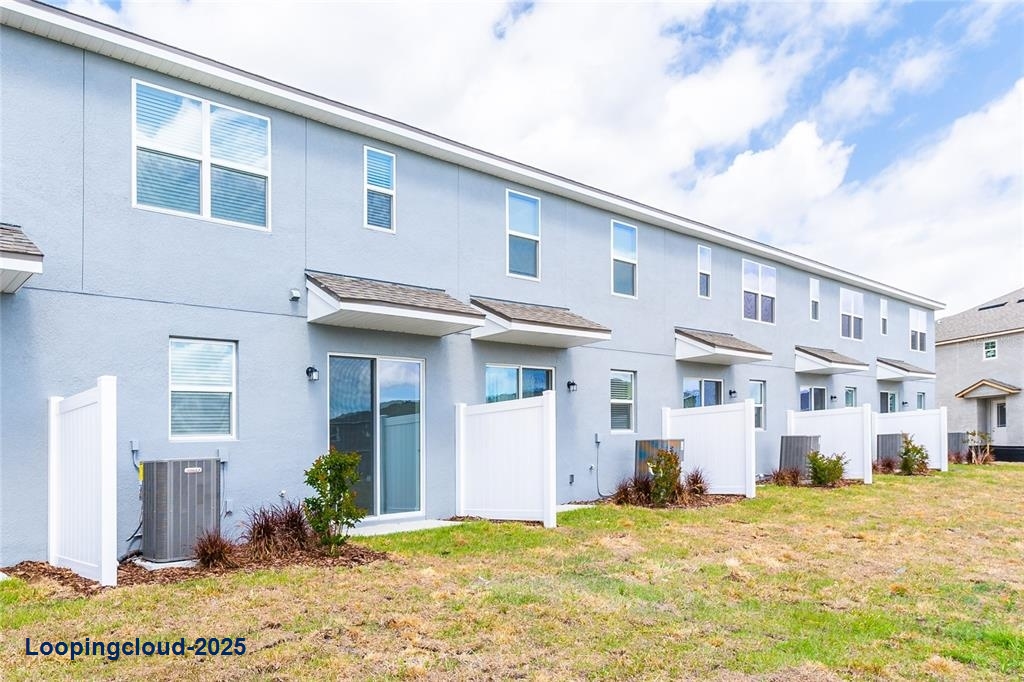 Townhouse 3 Bedrooms 1559SqFt at ORLANDO - MLS O6328213