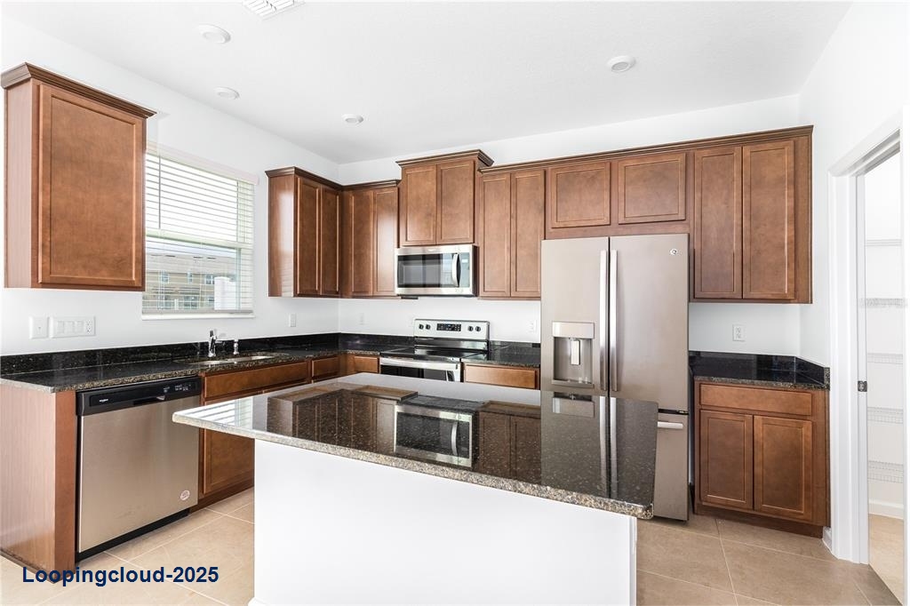 Townhouse 3 Bedrooms 1559SqFt at ORLANDO - MLS O6328213