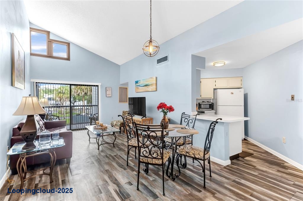 Condominium 2 Bedrooms 820SqFt at ORLANDO - MLS S5130055
