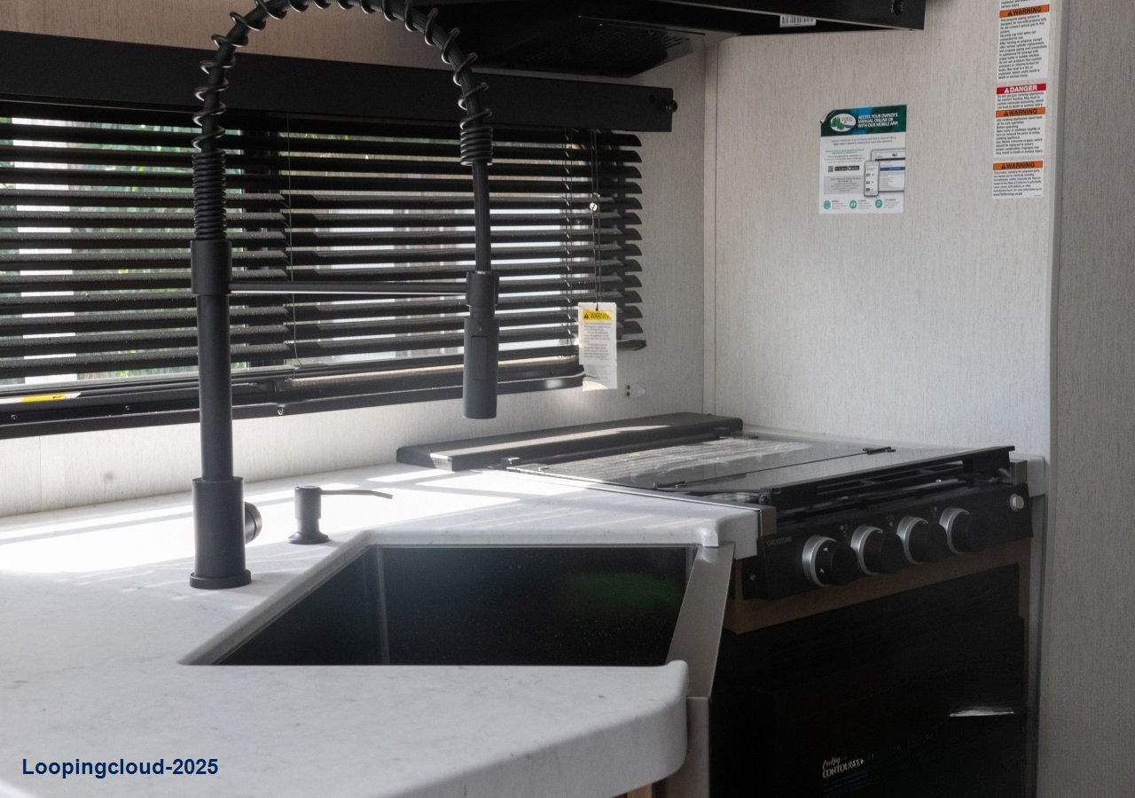 59639, 680 m² Lot with Brand New 2024 Forest River Cherokee Grey Wolf Camper