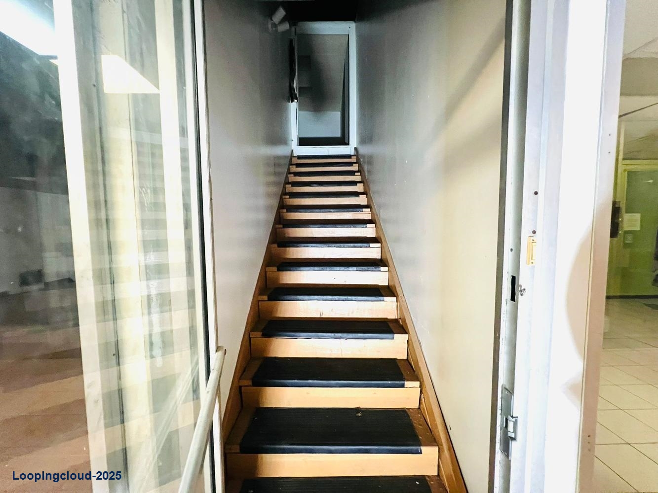 2 Levels, open lay-out