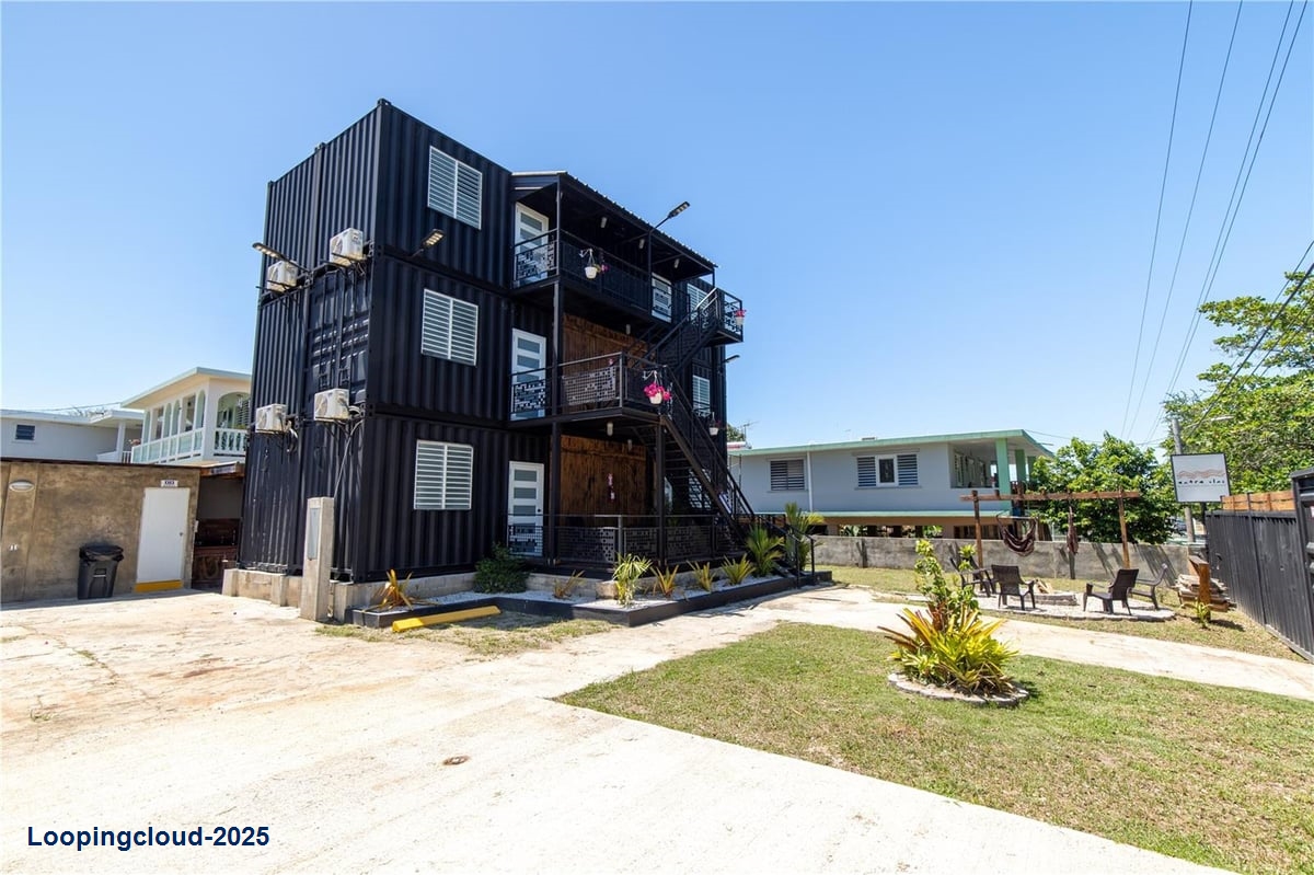 CONDO. ENTRE OLAS CARR. #686, BO. PUERTO NUEVO, VEGA BAJA, PR 00694