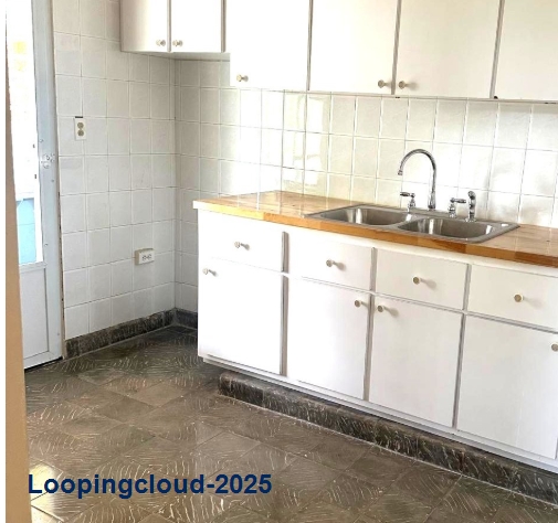 62198, Cozy Ground-Level Retreat!