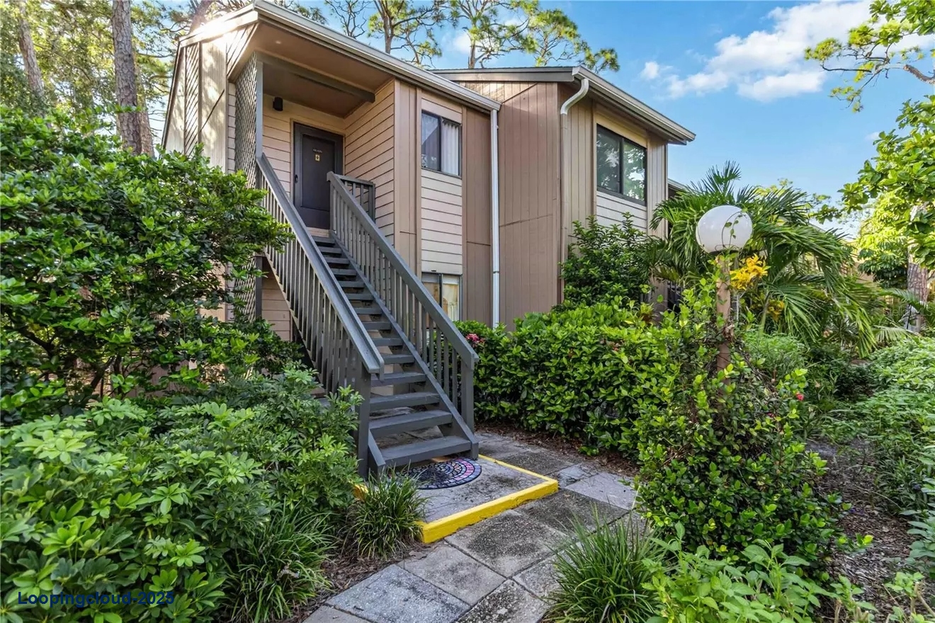 1720 GLENHOUSE DR #325 Sarasota