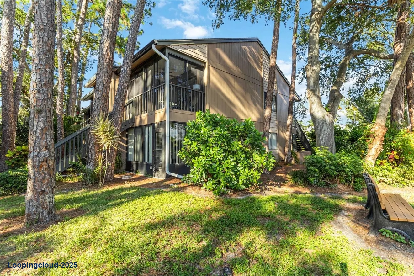 1720 GLENHOUSE DR #325 Sarasota
