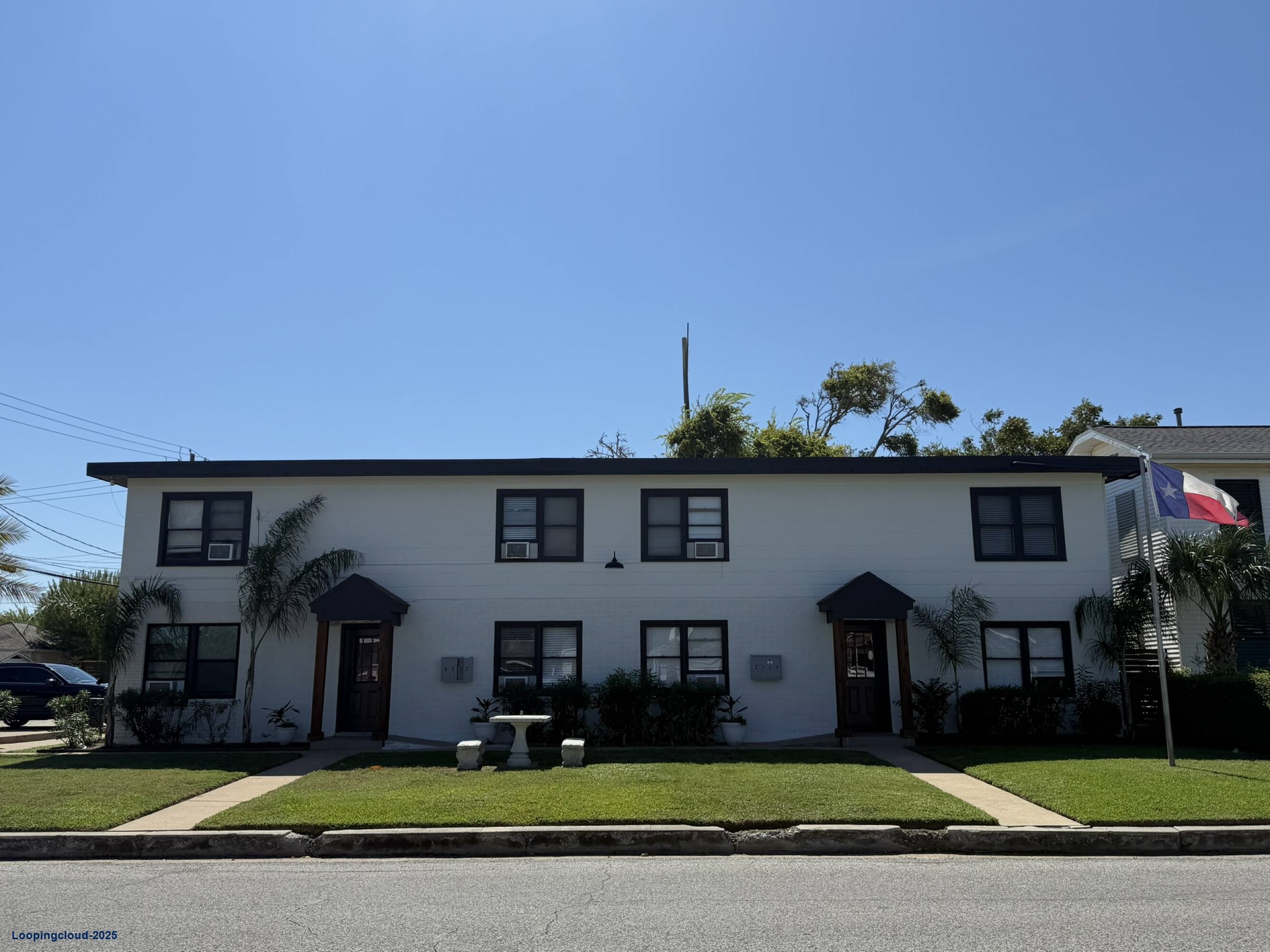 Fully Renovated 8-unit Multi-Family Property in Galveston, TX.