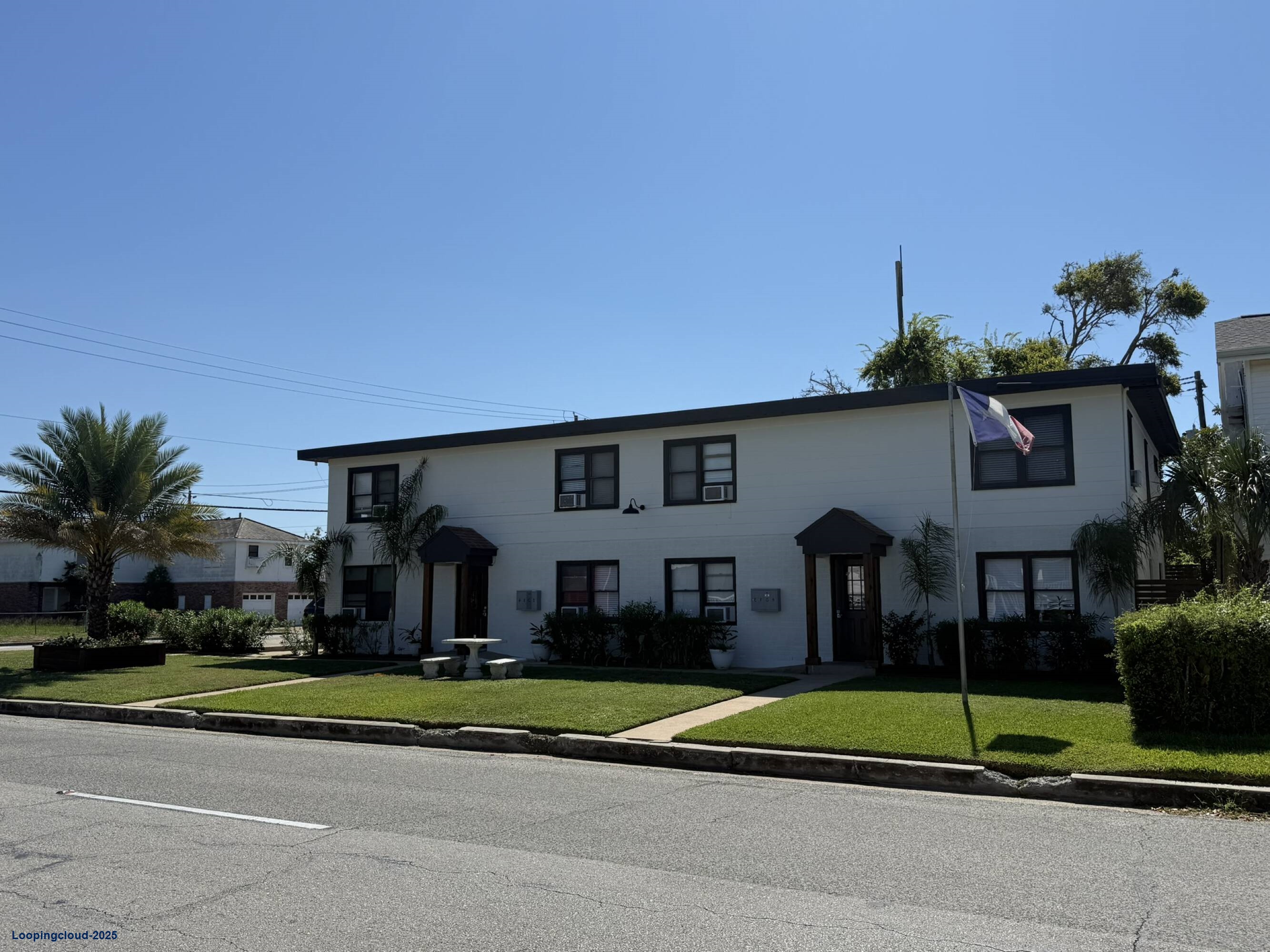 Fully Renovated 8-unit Multi-Family Property in Galveston, TX.