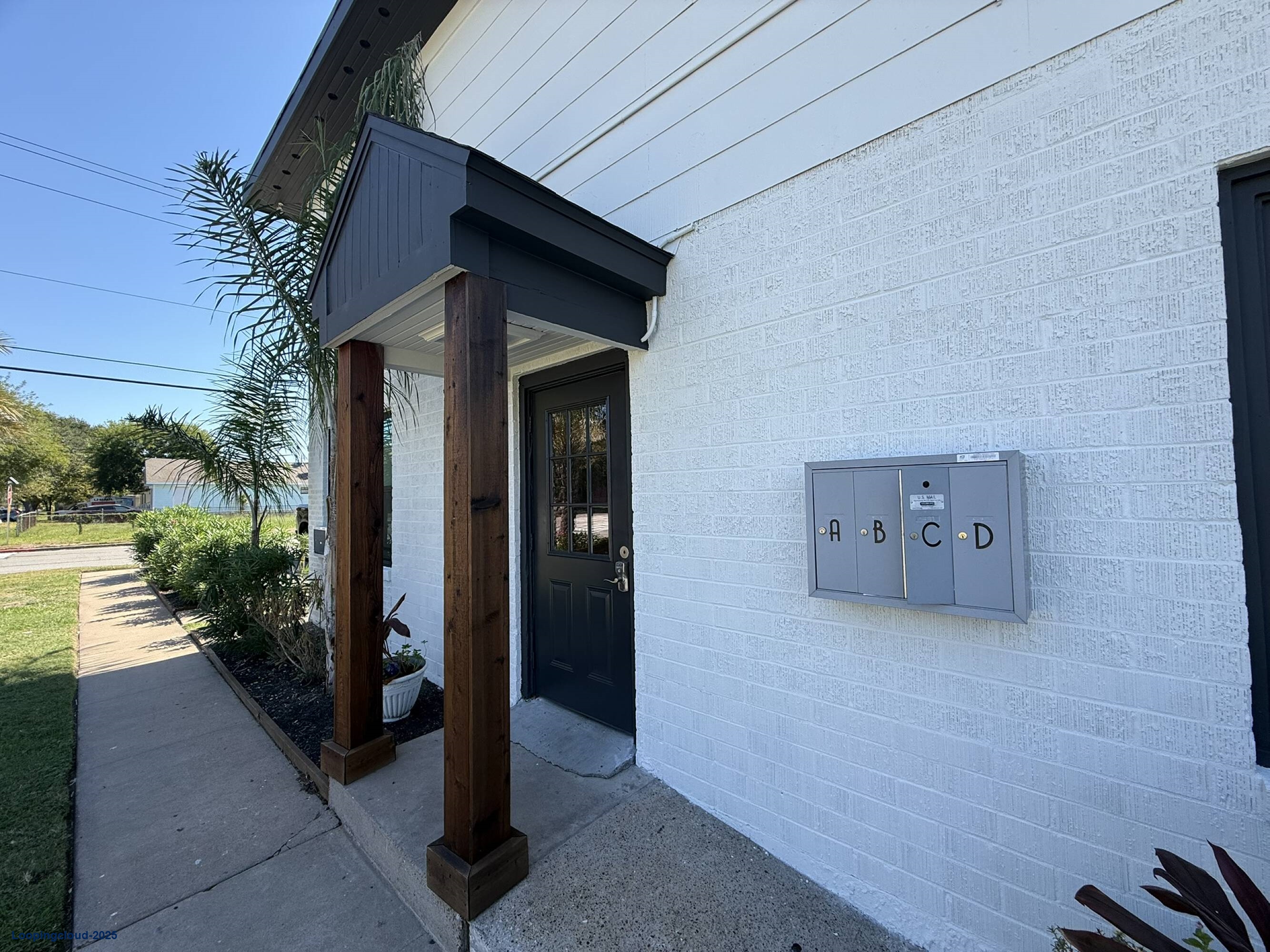 Fully Renovated 8-unit Multi-Family Property in Galveston, TX.