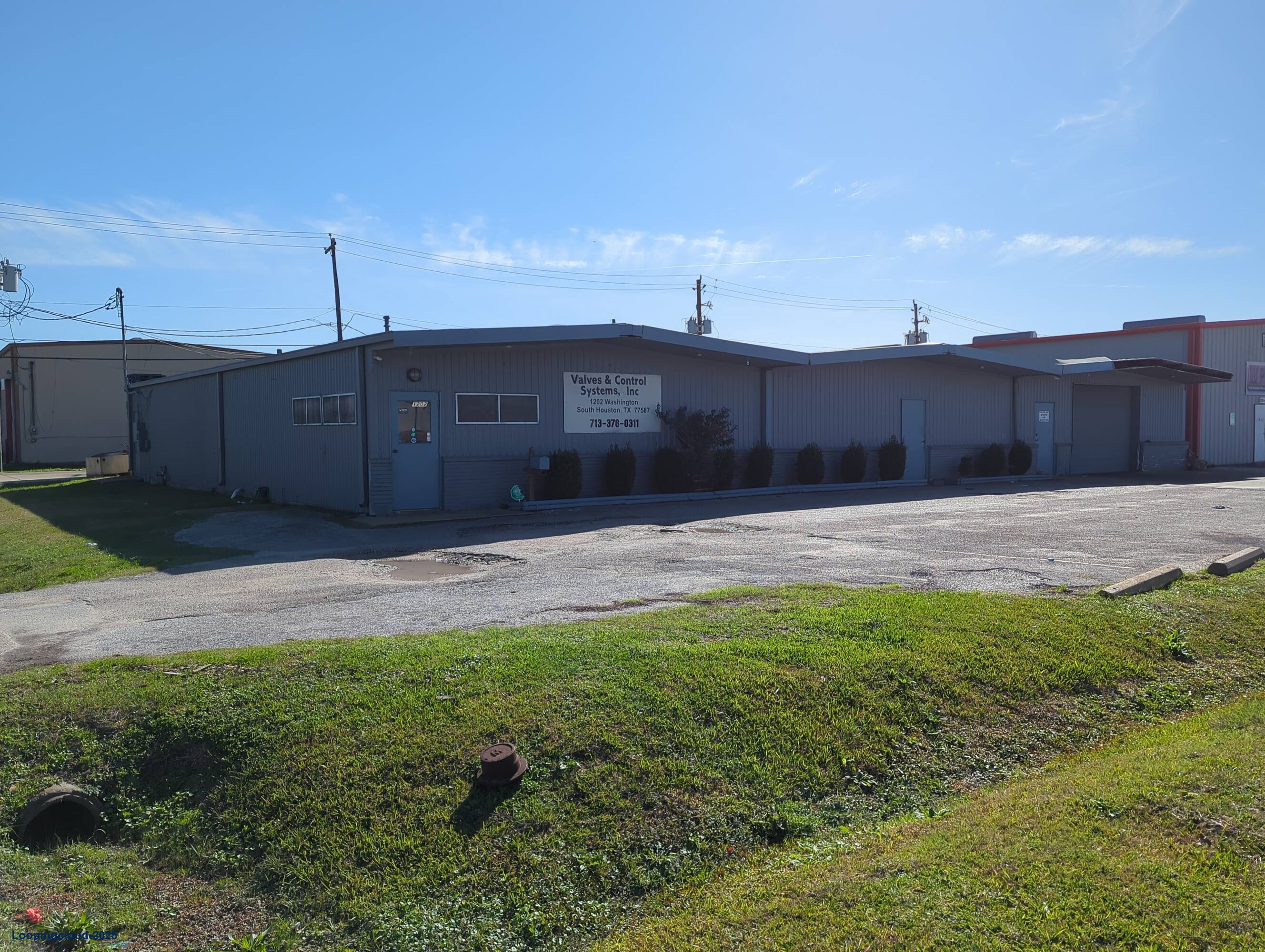 Corner lot Industrial Warehouse in South Houston
