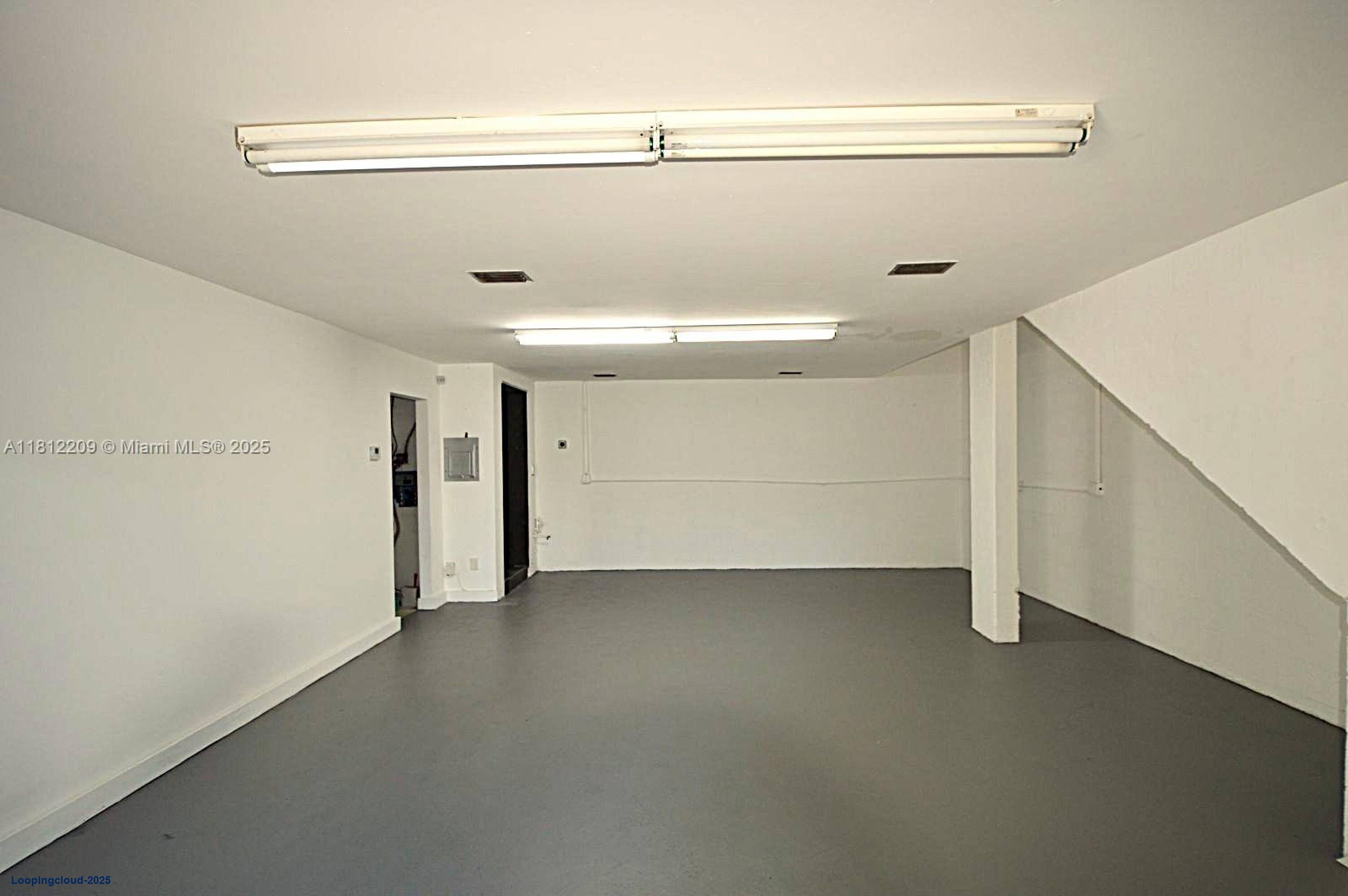 Industrial Warehouse for Lease