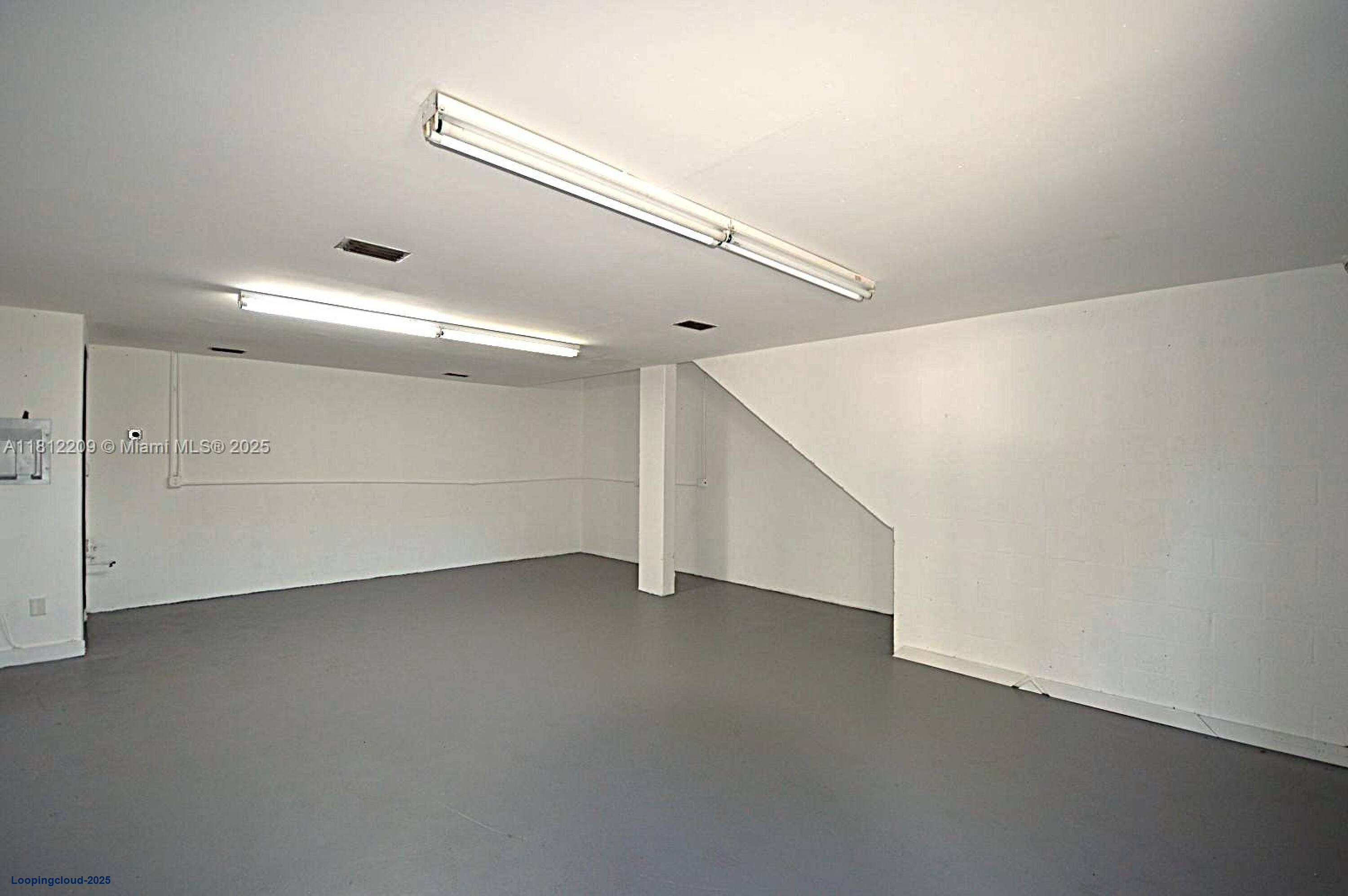 Industrial Warehouse for Lease