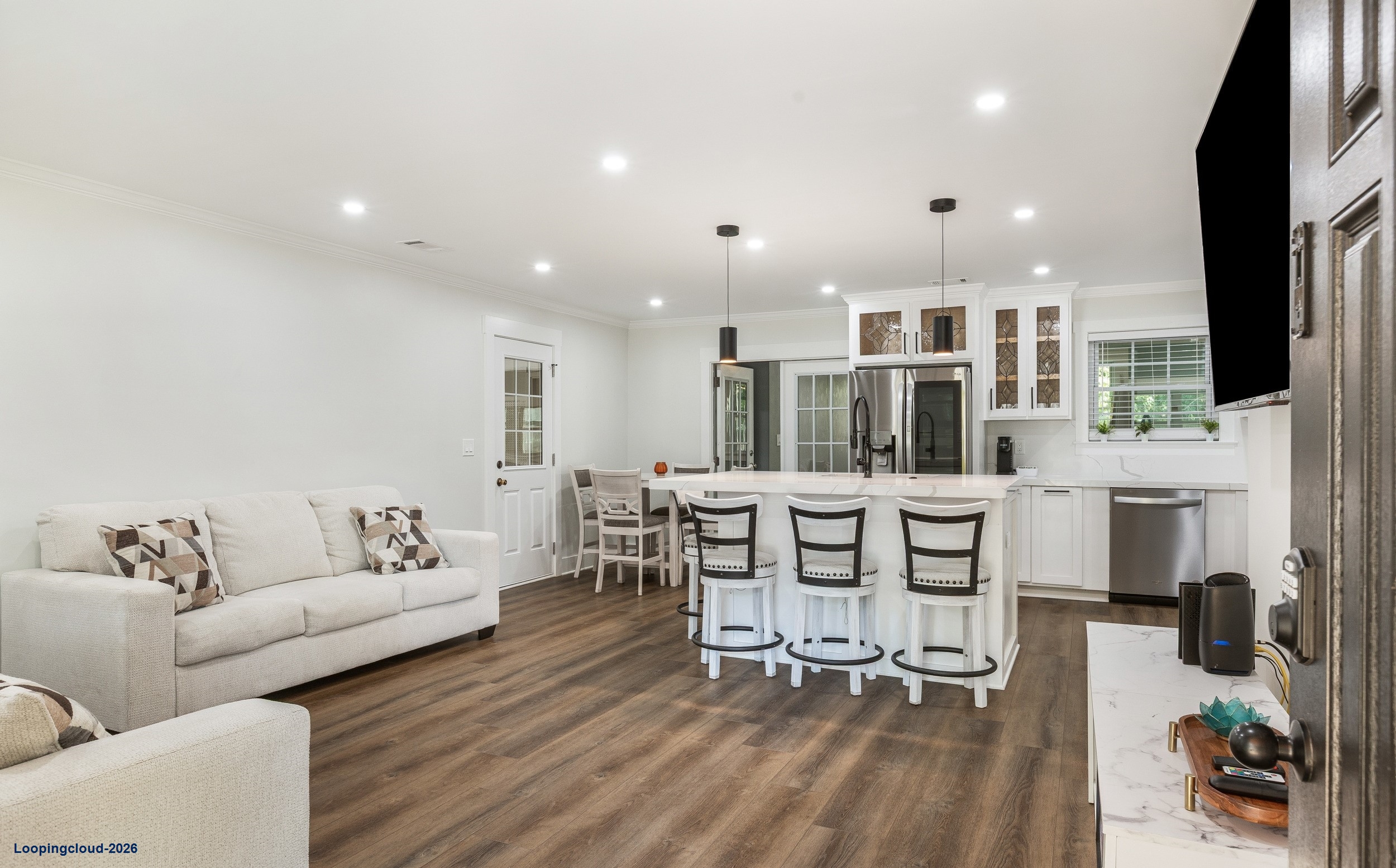 Stunning Mid-Century Modern Ranch Farmhouse
