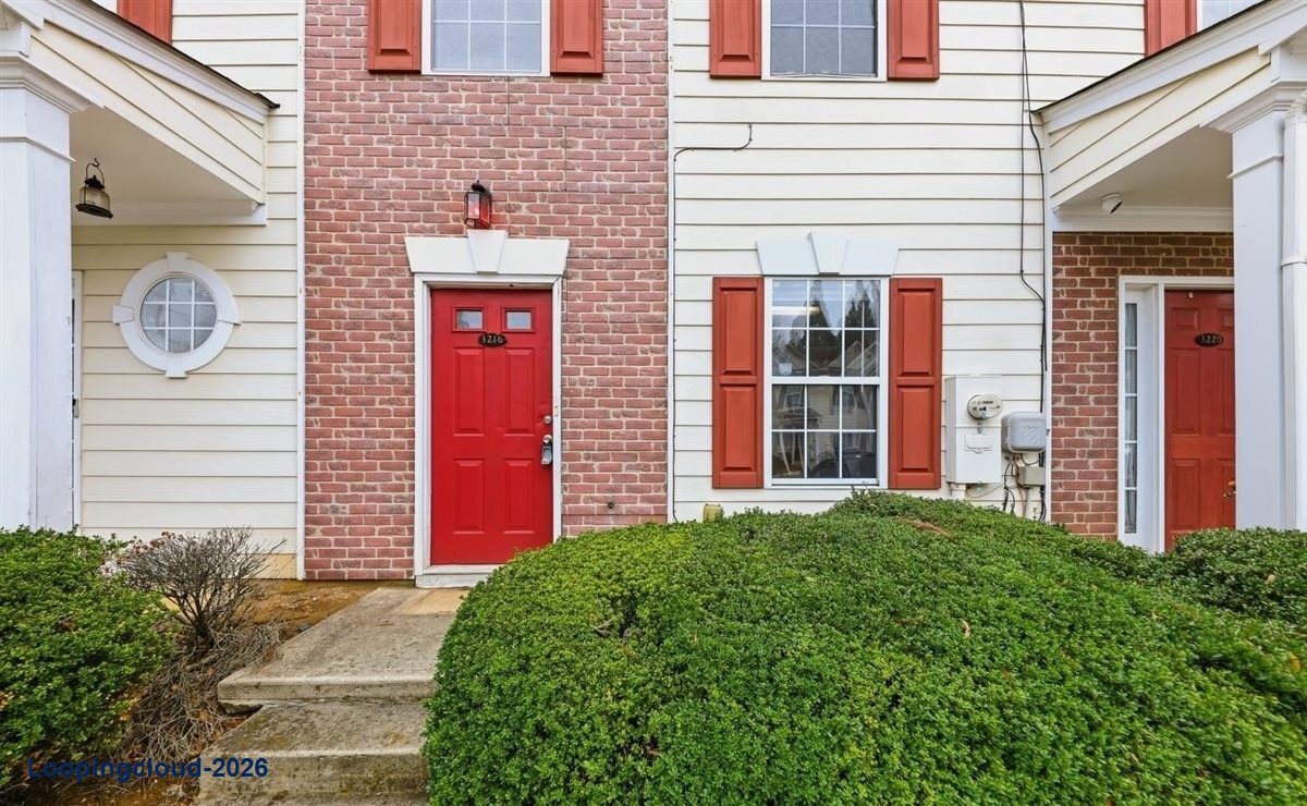 Well-Maintained 2-bed, 2.5-bath Townhome