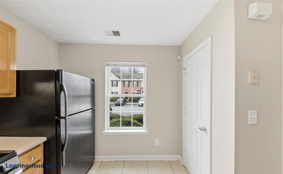 Well-Maintained 2-bed, 2.5-bath Townhome