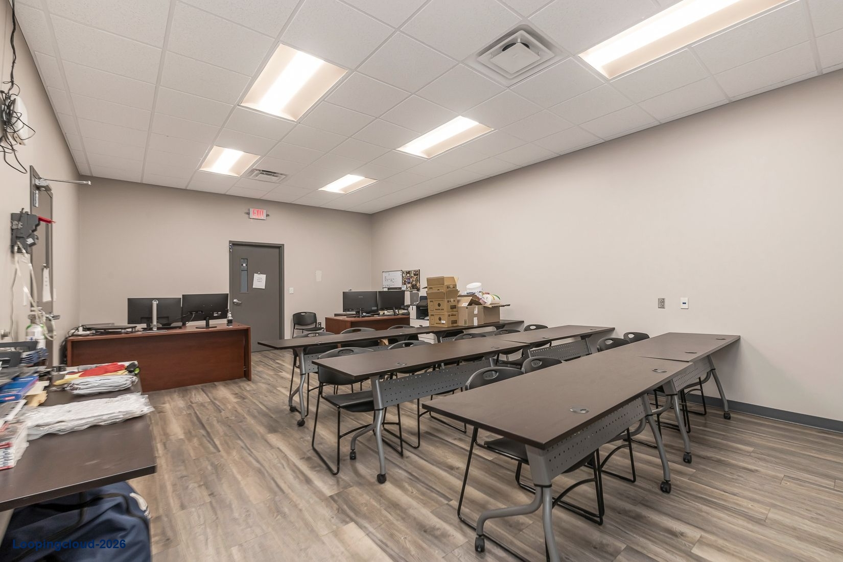 20,000 SF Office & Warehouse with Secure Yard – Ideal Contractor HQ